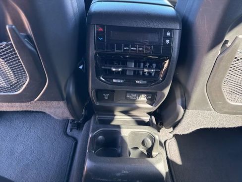 Used 2023 Jeep Grand Cherokee L Laredo image 14