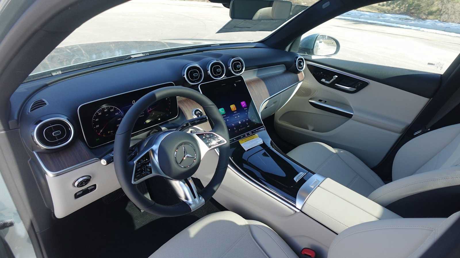 Used 2026 Mercedes-Benz GLC 300 4MATIC image 30