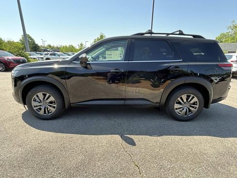 New 2026 Nissan Pathfinder SV w/ SV Premium Package FWD image 4