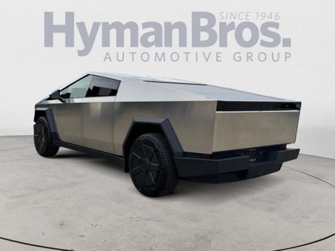 Used 2024 Tesla Cybertruck AWD Crew Cab image 5