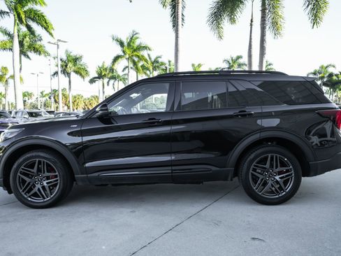 Used 2025 Ford Explorer ST-Line w/ ST-Line Street Pack image 6