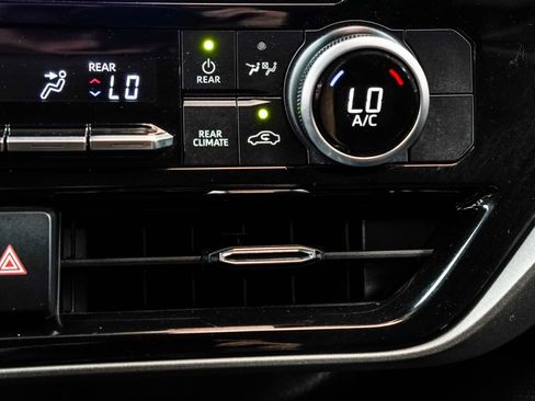 Used 2023 Toyota Highlander L FWD image 30