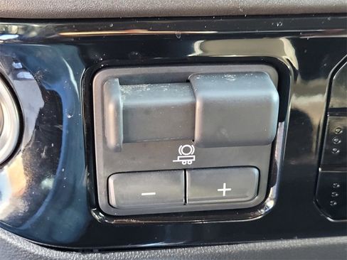 Used 2025 Chevrolet Silverado 3500 LTZ w/ LTZ Premium Package image 22