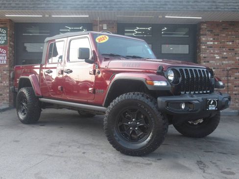 Used 2021 Jeep Gladiator Sport AWD/4WD image 2