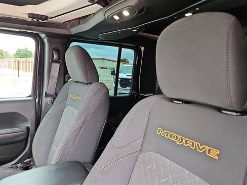 Used 2024 Jeep Gladiator Mojave w/ Technology Group AWD/4WD image 11