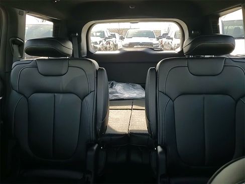 New 2026 Jeep Grand Cherokee L Limited image 36