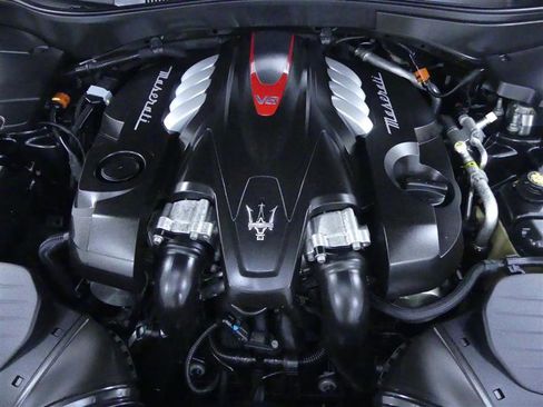 Used 2020 Maserati Levante GTS image 39