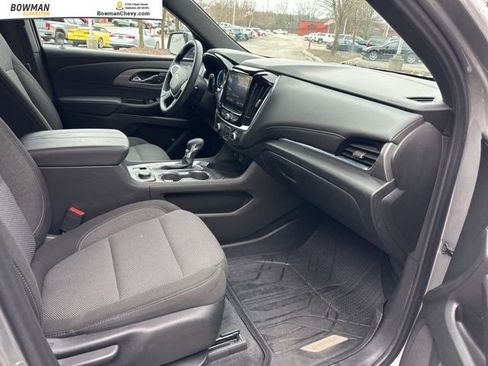 Used 2023 Chevrolet Traverse LT image 30