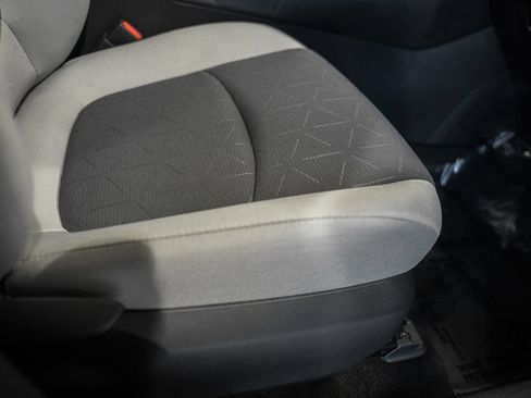 Used 2025 Toyota RAV4 XLE AWD/4WD image 31