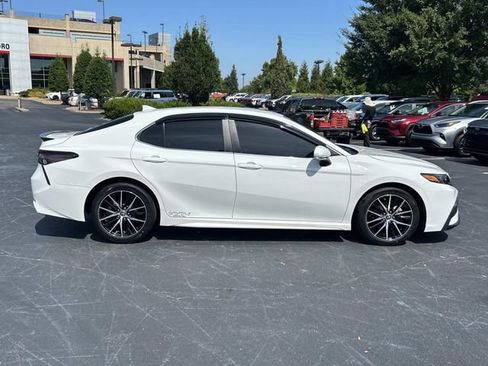 Used 2023 Toyota Camry SE FWD image 3