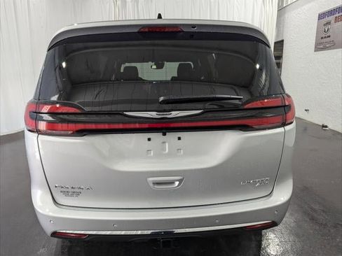 New 2026 Chrysler Pacifica Limited w/ Trailer Tow Group image 38
