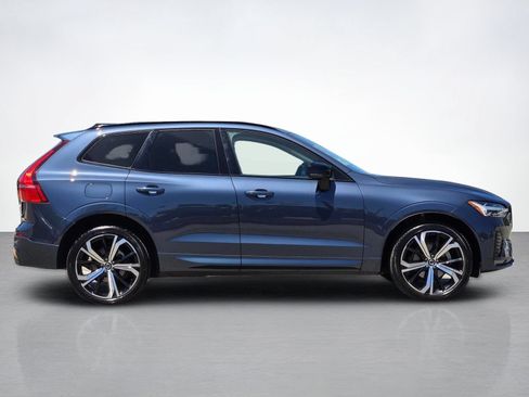 Used 2023 Volvo XC60 B5 Ultimate w/ Climate Package FWD image 8