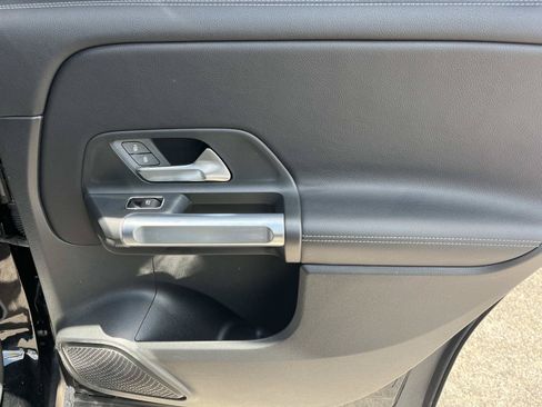 Used 2023 Mercedes-Benz GLB 250 4MATIC image 24
