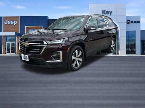 Used 2023 Chevrolet Traverse LT w/ LT Premium Package AWD/4WD image 2