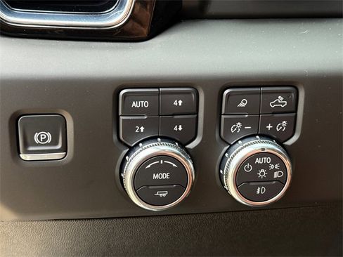 Used 2025 GMC Sierra 3500 Denali Ultimate image 21