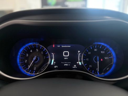 Used 2024 Chrysler Pacifica Touring-L FWD image 22