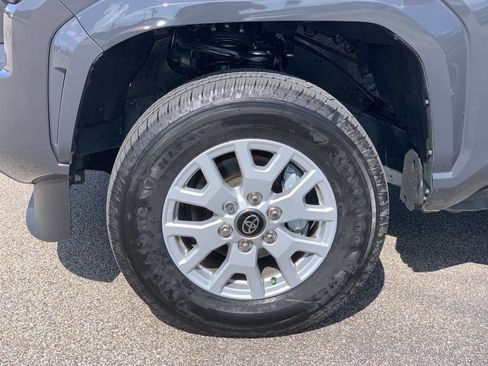 Used 2025 Toyota Tacoma SR5 AWD/4WD image 22