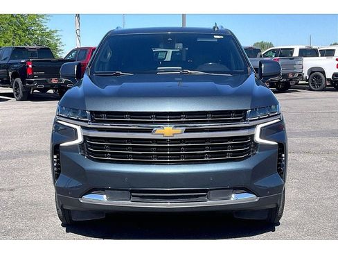Used 2021 Chevrolet Suburban LT w/ LT Signature Plus Package AWD/4WD image 3
