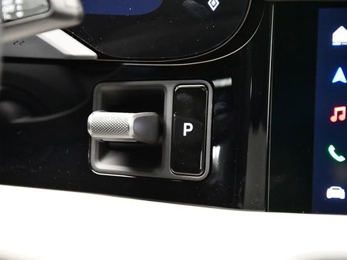 Used 2025 Porsche Taycan image 27