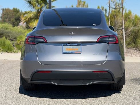 Used 2025 Tesla Model Y Long Range AWD/4WD image 9