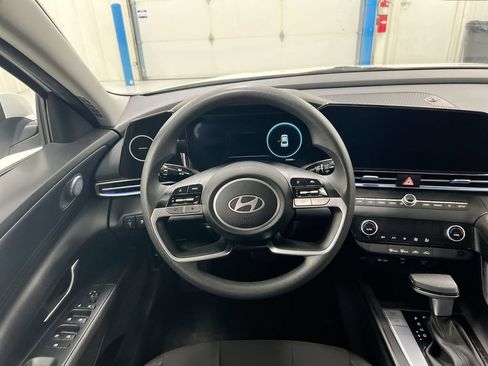 Used 2024 Hyundai Elantra SEL FWD image 11