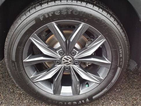 Used 2023 Volkswagen Tiguan SE image 45