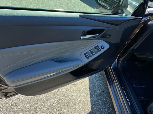 Used 2019 Toyota Avalon XLE image 14