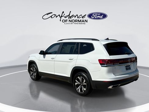 Used 2024 Volkswagen Atlas SE AWD/4WD image 6