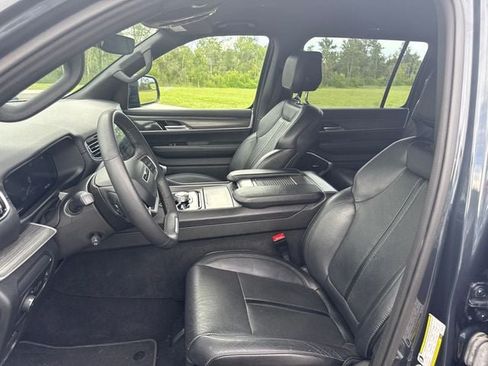 Used 2024 Jeep Wagoneer Series II w/ Flexible Seating Group AWD/4WD image 9