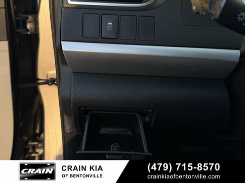 Used 2016 Toyota Camry SE image 10