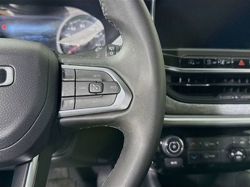 Used 2024 Jeep Compass Latitude image 20