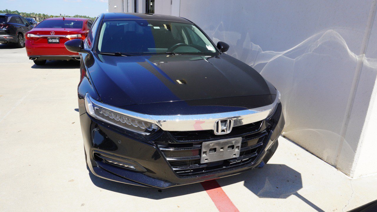 Used 2019 Honda Accord Touring image 2