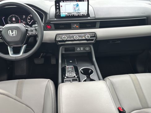 Used 2025 Honda Pilot Touring image 13