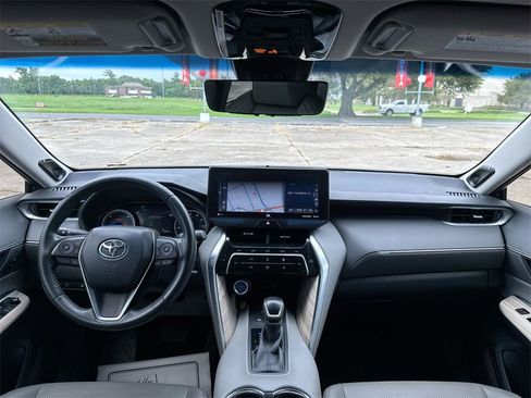 Used 2021 Toyota Venza Limited image 30