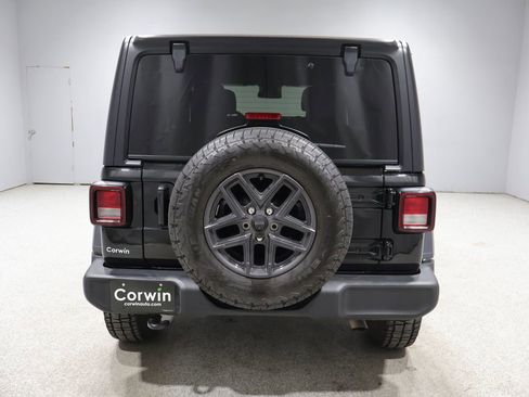 Used 2025 Jeep Wrangler Unlimited Sport AWD/4WD image 3