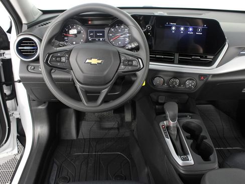 New 2026 Chevrolet Trax LS w/ LS Convenience Package FWD image 10