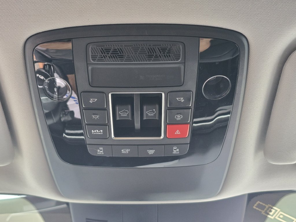 Certified 2025 Kia Carnival SX Prestige FWD image 23