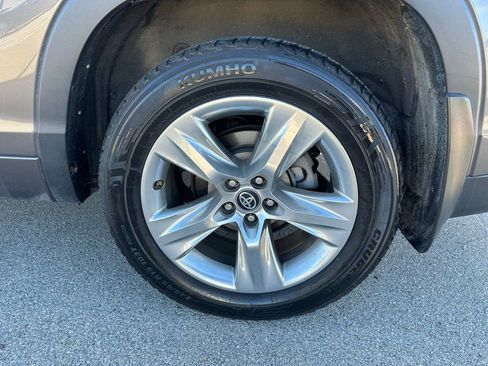 Used 2017 Toyota Highlander Limited image 8