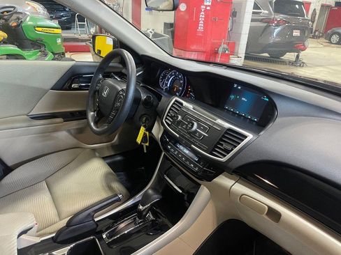 Used 2016 Honda Accord LX image 4