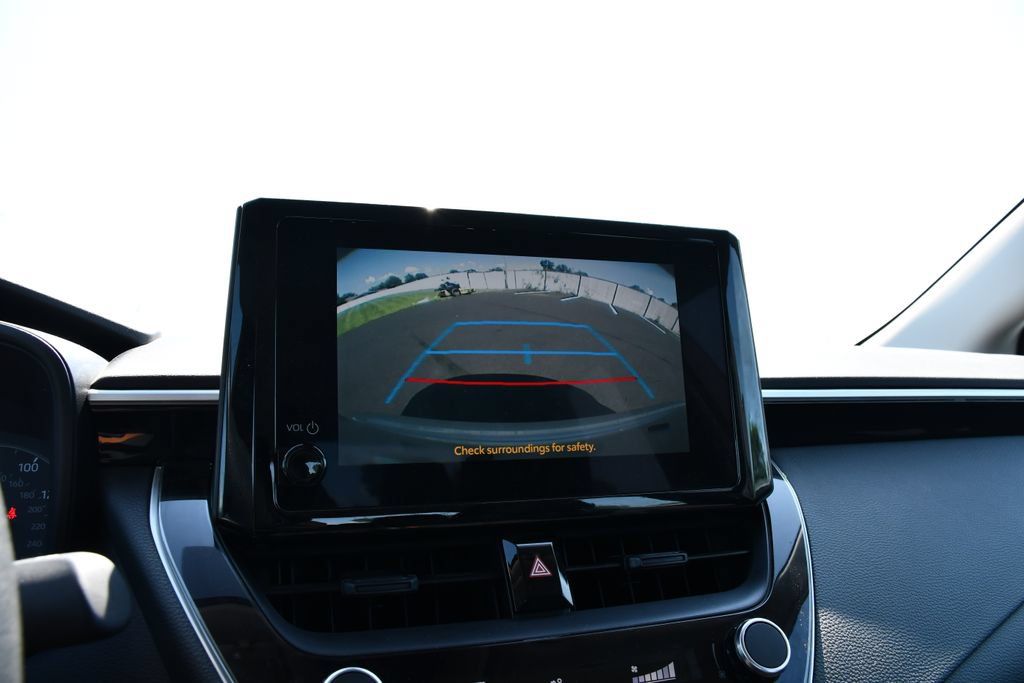 Used 2025 Toyota Corolla LE FWD image 18