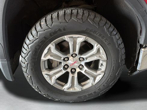 Used 2019 GMC Sierra 1500 SLT w/ X31 Off-Road Package AWD/4WD image 27