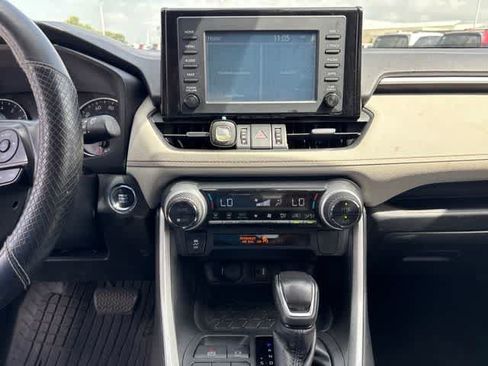 Used 2019 Toyota RAV4 XLE Premium FWD image 19