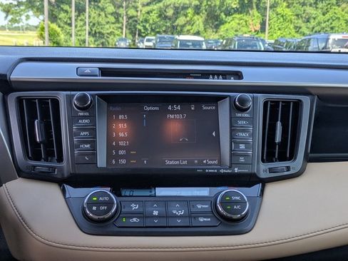 Used 2017 Toyota RAV4 XLE FWD image 19