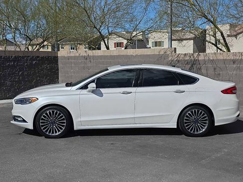 Used 2017 Ford Fusion SE w/ Fusion SE Technology Package image 6
