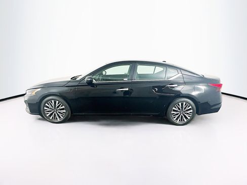 Used 2025 Nissan Altima 2.5 SV FWD image 4