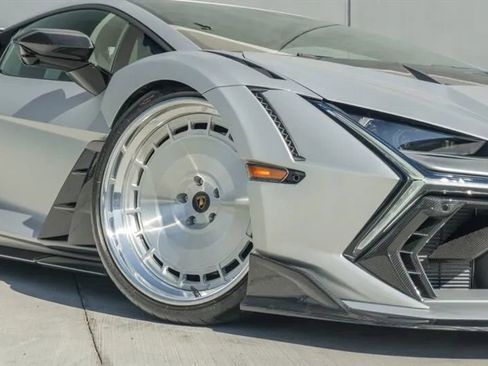 Used 2024 Lamborghini Revuelto image 38