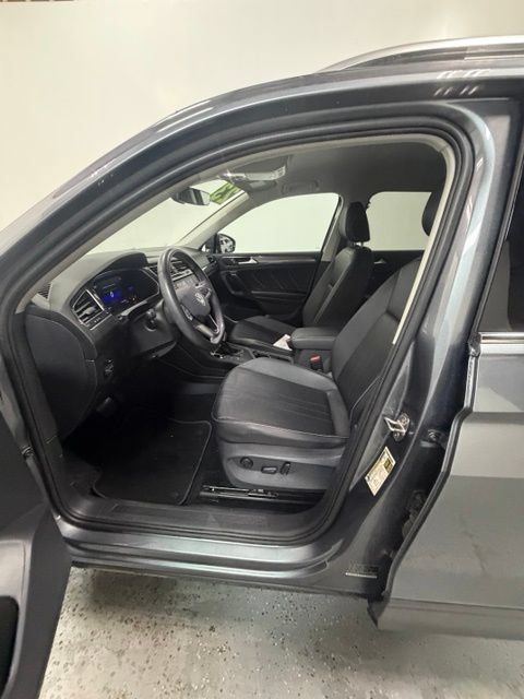 Used 2023 Volkswagen Tiguan SE FWD image 13