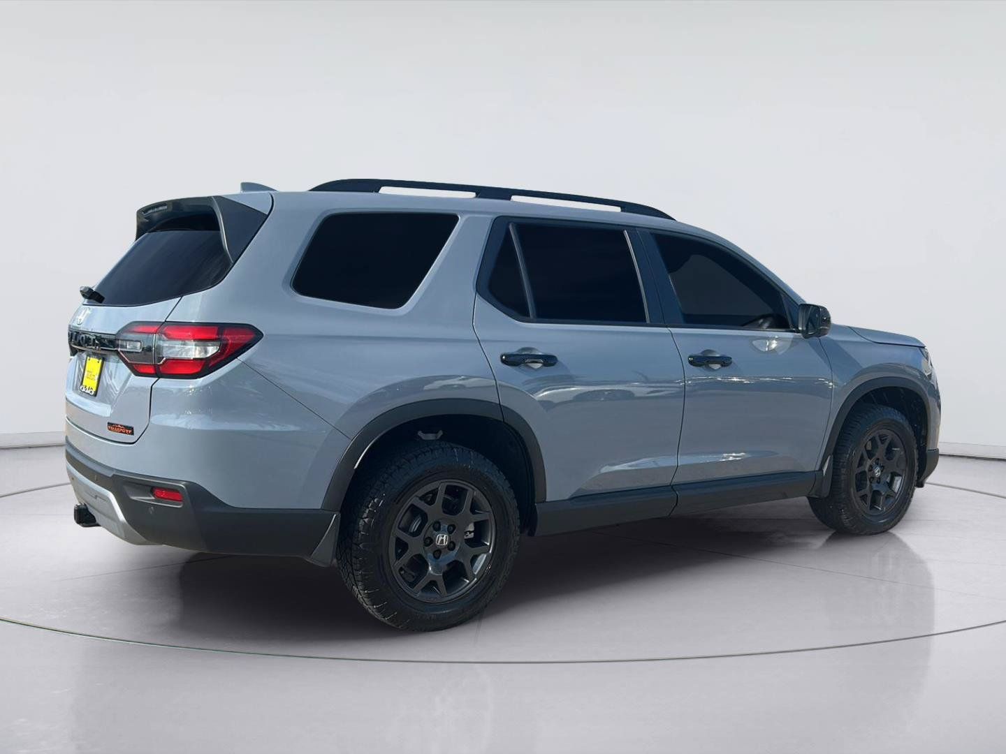 Used 2025 Honda Pilot TrailSport image 4