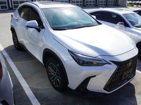 Used 2024 Lexus NX 250 FWD image 3