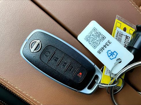 Used 2025 Nissan Rogue Platinum w/ Platinum Premium Package FWD image 28